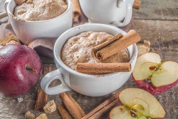 Cette diététicienne partage une recette saine et rassasiante avec des pommes pour le petit déj !