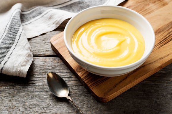 “C’est toujours une gourmandise” : Norbert Tarayre vous montre comment réaliser une crème pâtissière parfaite
