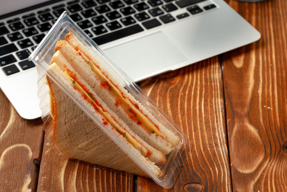 “Ce genre de truc ça ne cale pas” voici pourquoi on ne devrait jamais se laisser tenter par les sandwichs triangles selon ce médecin