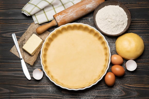 “Vous connaissez mes astuces” : Julie Andrieu dévoile son petit truc pour éviter que la pâte à tarte ne s’effondre à la cuisson