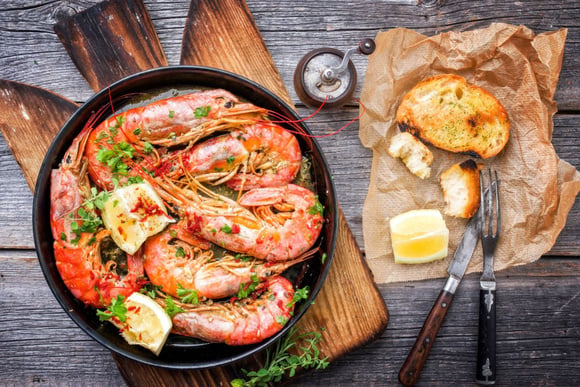 Rappel produit : ces gambas vendues partout en France présentent un risque bactériologique !