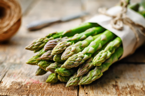Ce chef italien dévoile son astuce pour avoir des asperges savoureuses à la fois croquantes et fondantes