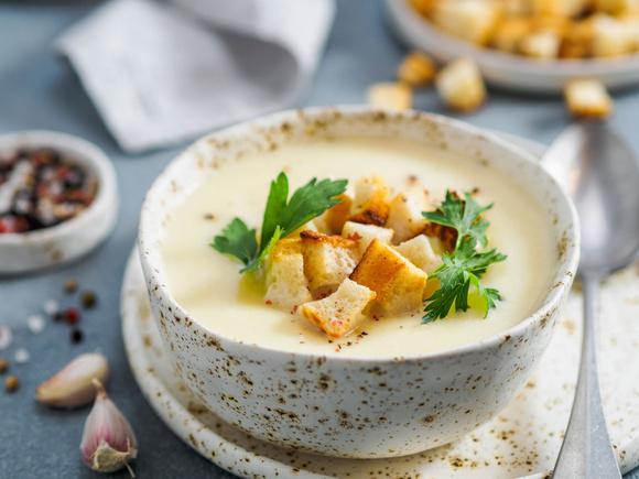 Soupe de pomme de terre. Adobestock
