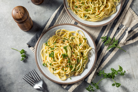 “On se prépare une recette de placard” : François-Régis Gaudry partage sa recette de linguine au beurre et sardines en boite