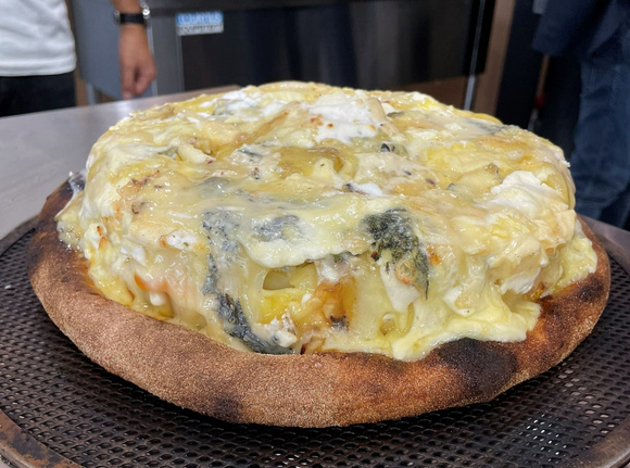 Record du monde : 834 fromages sur une pizza
