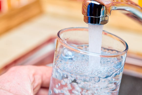 Notre eau du robinet est largement contaminée par les résidus d’un pesticide interdit selon un rapport