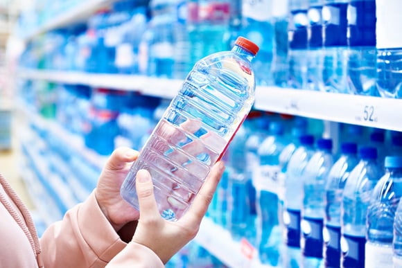 Quelle eau analysée est la plus contaminée ? Adobestock