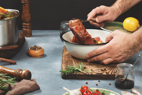 Ajoutez toujours cet ingrédient à vos marinades : elles seront encore meilleures !