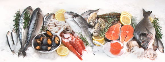 Variez la consommation de poissons entre gras et maigres. Adobestock