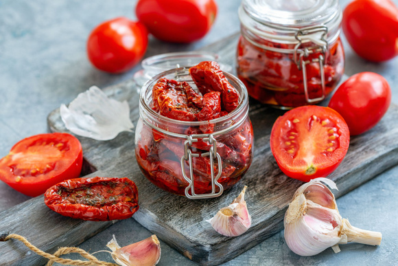 Découvrez cette technique étonnante pour faire des tomates cerises séchées avec… sa voiture