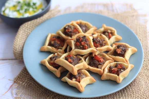 Sfiha, mini-pizzas à la libanaise par Nadia Paprikas