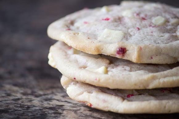 Un ancien candidat de Top Chef dévoile sa recette de cookie XXL à la framboise et au chocolat blanc !