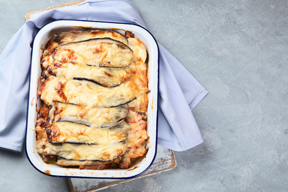 “On va bien bien saler les aubergines” : voici les astuces de ce chef pour bien réussir la moussaka