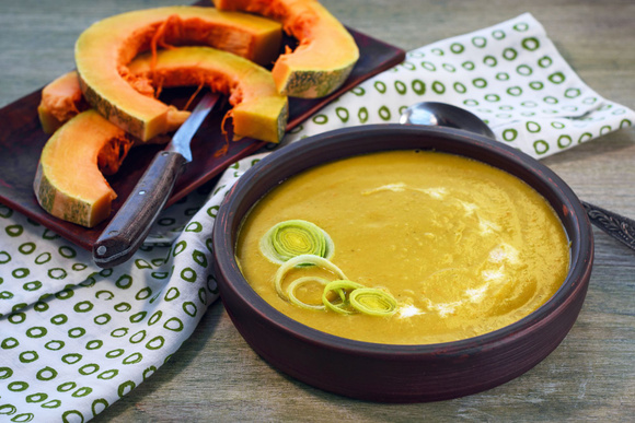 Soupe de courge aux poireaux. Adobestock