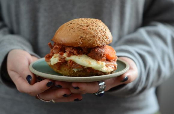 Burger à la bolognaise. Nadia Paprikas