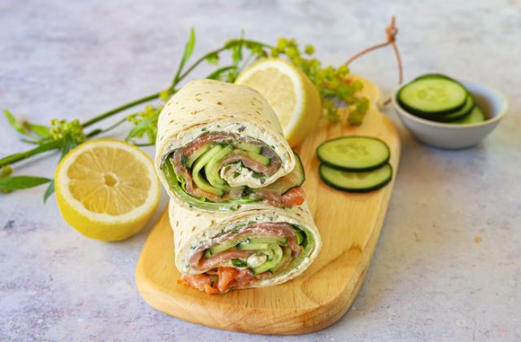 Wraps de saumon fumé, fromage frais et concombre. Silvia santucci