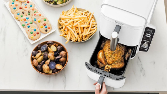 Amazon frappe fort avant le Black Friday avec une réduction de 37% sur le Ninja double stack XL Air Fryer