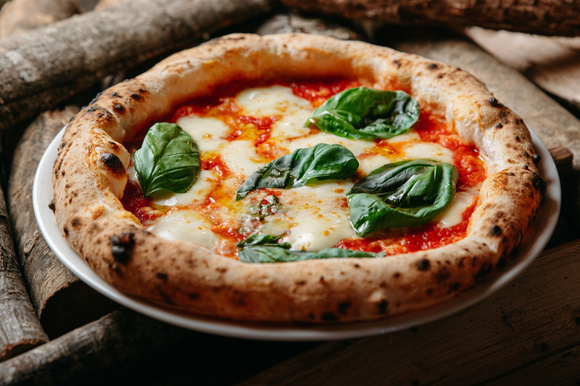 Pizza napolitaine maison : voici une recette simple et délicieuse partagée par Whoogy’s !
