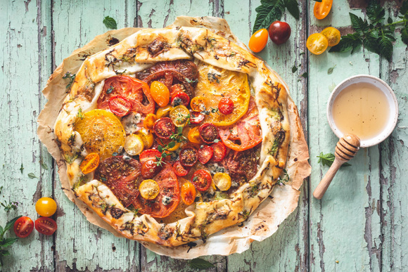 "Une explosion de saveurs" : Simone Zanoni dévoile sa recette de tarte aux tomates comme vous n’en n’avez jamais mangée !