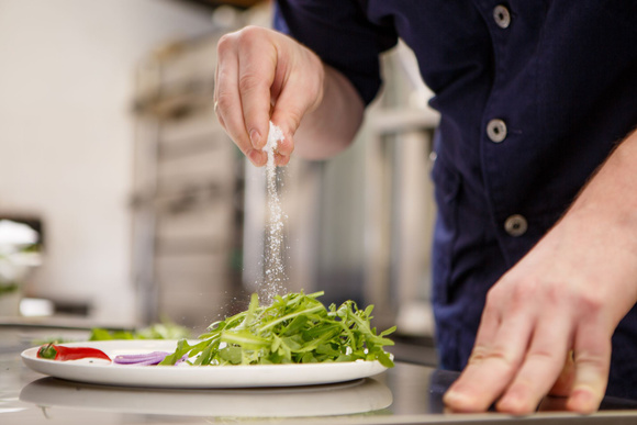 Comment remplacer le sel dans vos plats avec des condiments ?