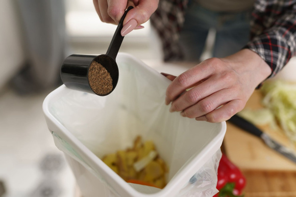 Connaissez-vous le bokashi, cette méthode japonaise qui permet de faire son compost même en appartement pour gérer ses déchets organiques ?