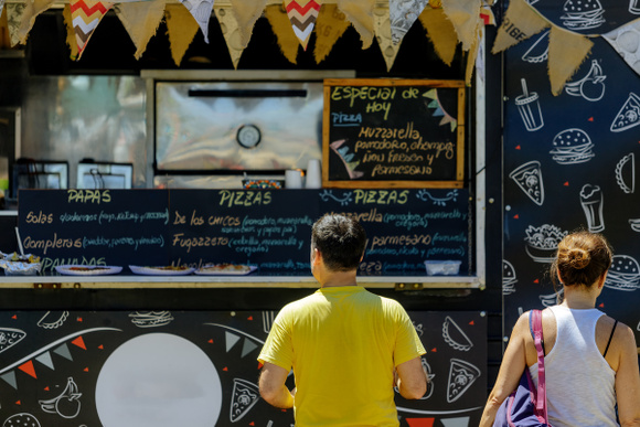 Super utile pour les vacances (et pas que) : ce site gratuit répertorie tous les camions à pizza de France !
