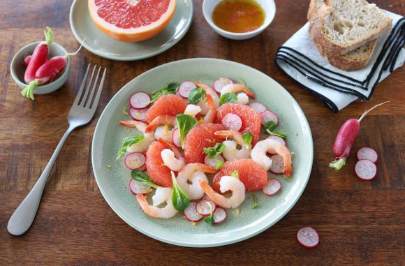 Salade pomélo, crevettes et radis. Silvia Santucci