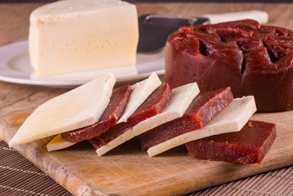 5 ingrédients incontournables pour accompagner vos fromages