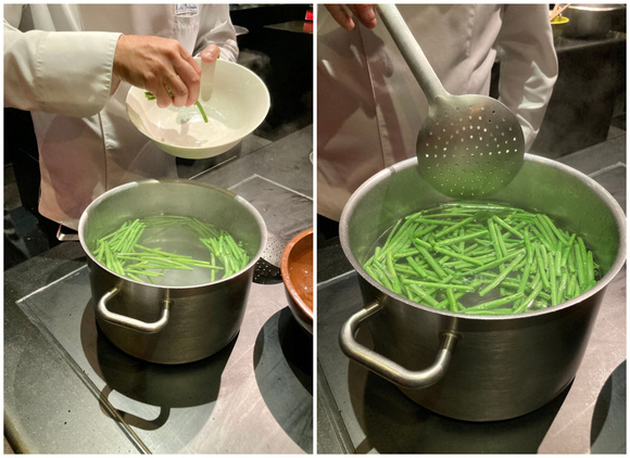 Une eau bien salée et bien bouillante et on mélange de temps en temps 