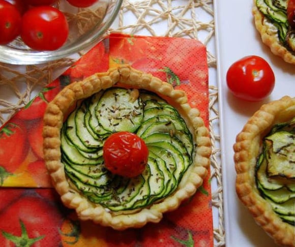 Tartelettes à la courgette et fromage frais. Papa bosse et maman cuit
