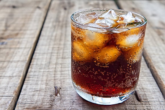 Le coca fait-il du bien en cas de gastro ? Le Dr Jimmy Mohamed tranche la question et propose une  alternative maison