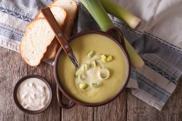 Velouté poireaux-pommes de terre. Adobestock