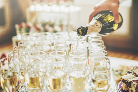 Flûte, coupe ou verre à vin : que choisir pour boire du champagne ?