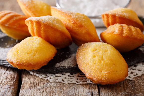 “Ma recette pour réaliser de jolies madeleines ultra-moelleuses” : Christophe Michalak  partage le goûter idéal pour les enfants