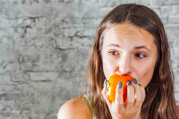 La peau du kaki se mange-t-elle ? Adobestock