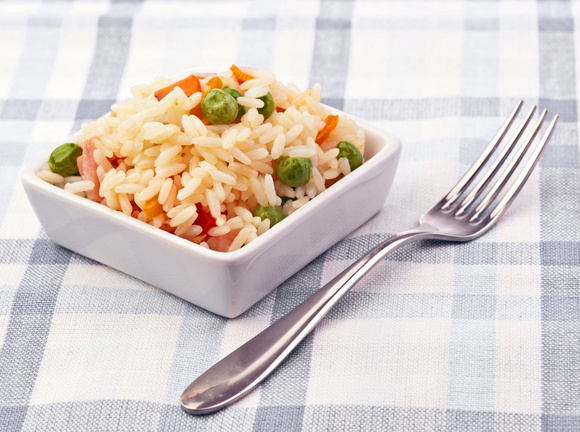 Salade de riz cantonnais. Adobestock