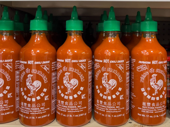 Cette sauce piquante dont tout le monde raffole pourrait être victime d’une nouvelle pénurie