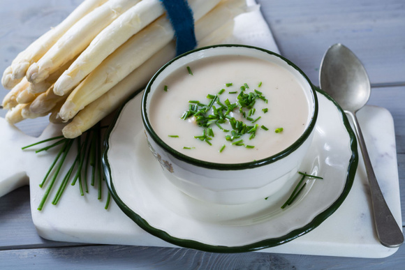 Profitez de la saison des asperges avec ses délicieuses recettes qui sentent bon le printemps !