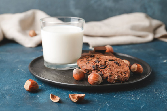 Cookies healthy au chocolat et à la noisette. Adobestock