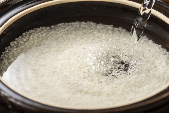 Quels sont les bienfaits de l’eau de riz ? - Adobestock 