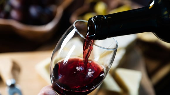 @ Adobe Stock/ Le vin rouge : une astuce improbable