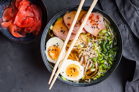 François-Régis Gaudry et son équipe ont tranché : voici les 4 meilleures adresses de Ramen à Paris : à tester absolument !