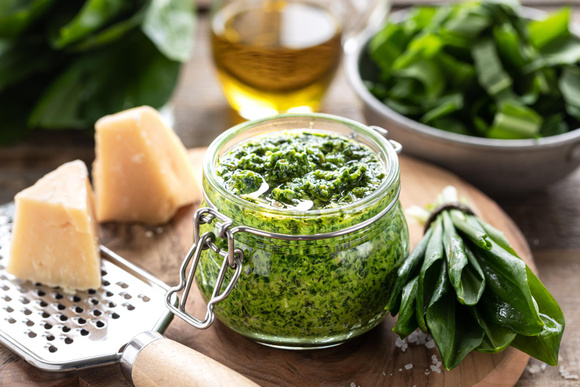 Oubliez les sauces industrielles : ces 6 sauces faites maison vont devenir les préférées de toute la famille