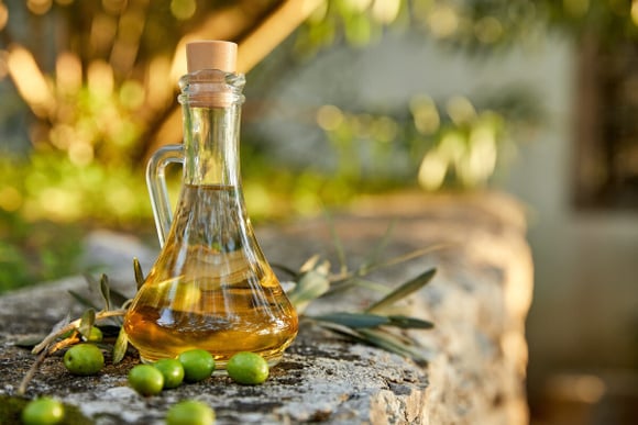 Pour cet expert mondial, c’est une hérésie de distribuer l’huile d’olive en bouteille : voici pourquoi
