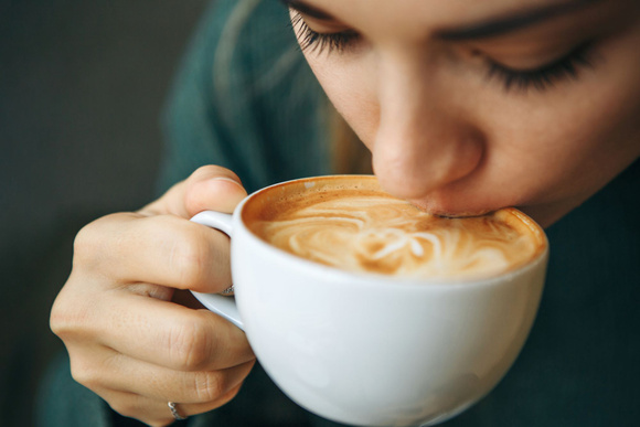 Pourquoi boire un café donne-t-il envie de faire caca ? Adobestock