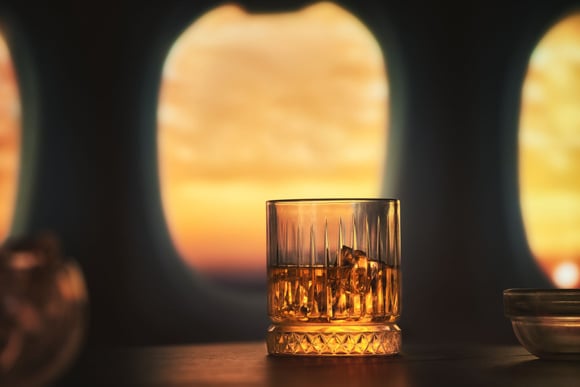 Voici pourquoi boire de l’alcool en avion n’est vraiment pas une bonne idée