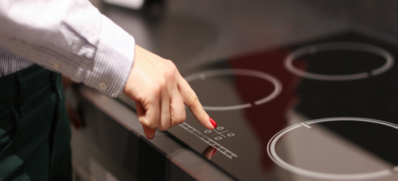 5 astuces pour faire baisser sa facture d'électricité quand on utilise une plaque électrique