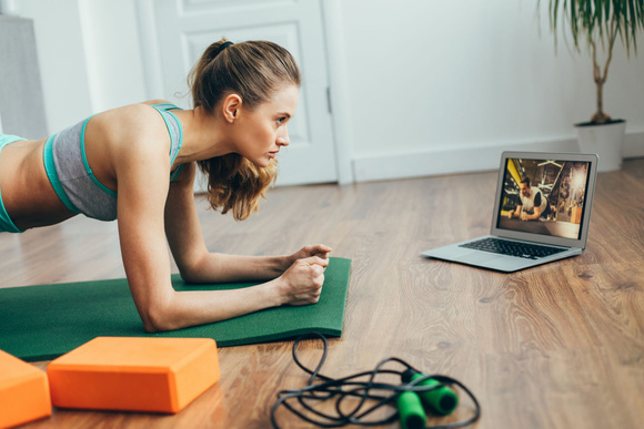 Maintenez une activité physique minimale. Adobestock