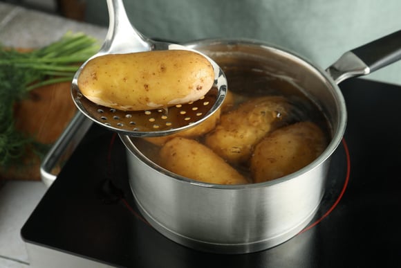 Pommes de terre : faut-il les cuire à l’eau, à la vapeur ou au four pour conserver un maximum les bienfaits ?