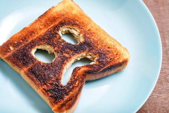 Frites, chips, pain : voici pourquoi vous ne devriez pas faire trop griller vos aliments !